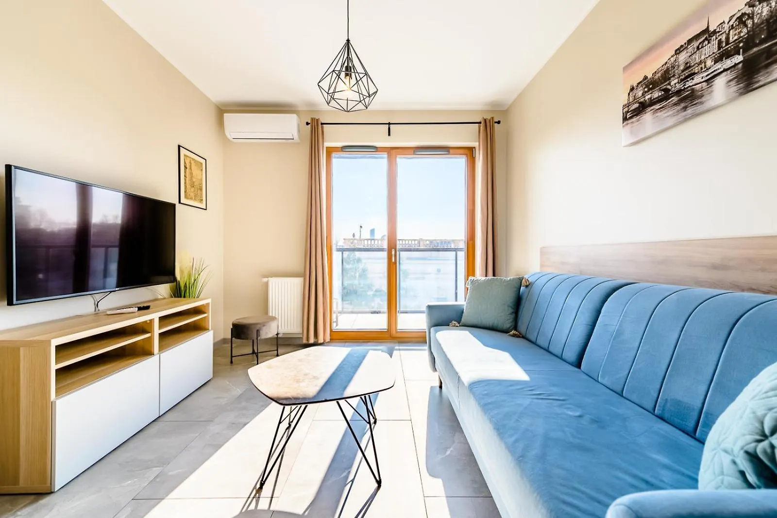 About Art Apartments Breslavia 0*,