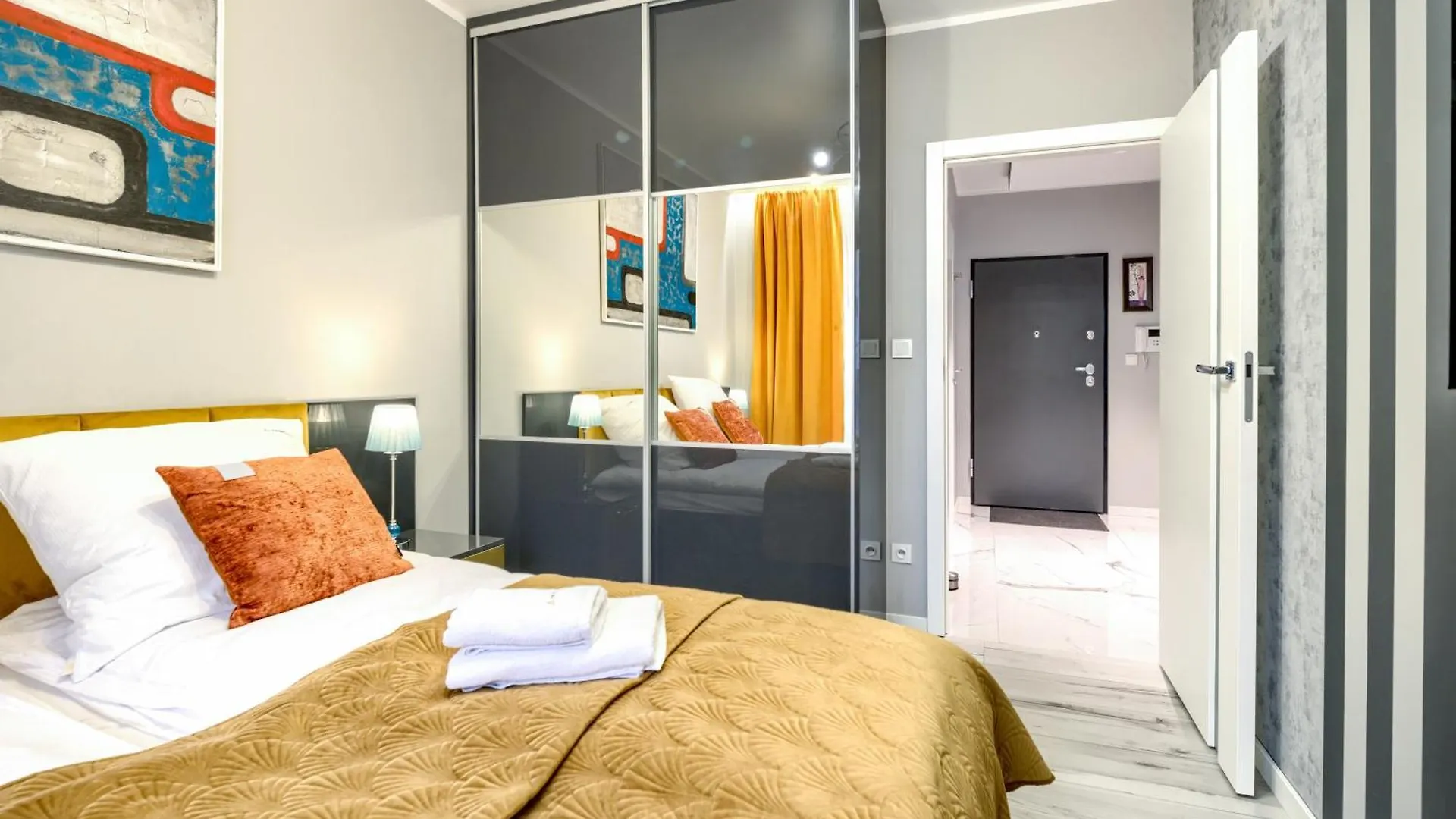 About Art Apartments Breslavia 0*,  Polonia